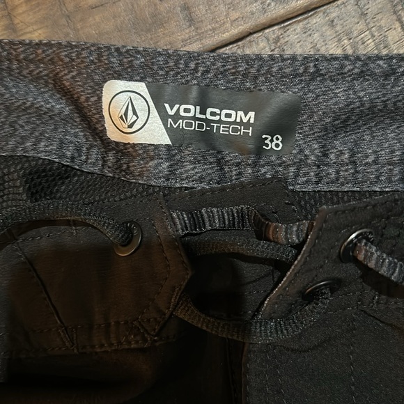 Volcom mod tech black & red Hawaii islands swim trunks size 38 - Picture 5 of 5